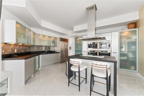 Condo in Sunny Isles Beach, Florida, 3 bedrooms № 2089351 - photo 10