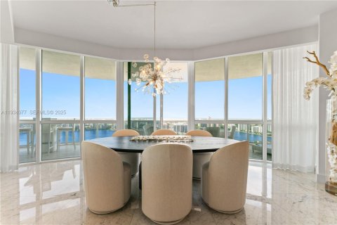 Condo in Sunny Isles Beach, Florida, 3 bedrooms № 2089351 - photo 9