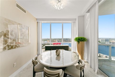 Condo in Sunny Isles Beach, Florida, 3 bedrooms № 2089351 - photo 15
