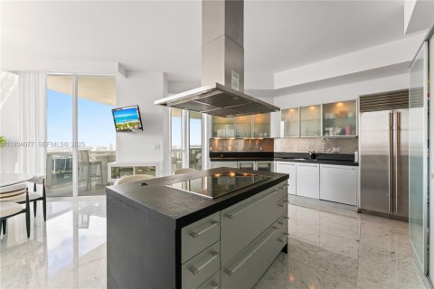 Condo in Sunny Isles Beach, Florida, 3 bedrooms № 2089351 - photo 12