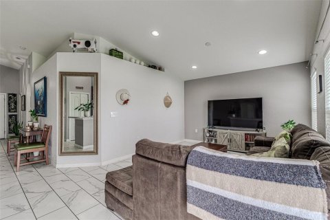 Casa en alquiler en Haines City, Florida, 3 dormitorios, 121.24 m2 № 1362071 - foto 12