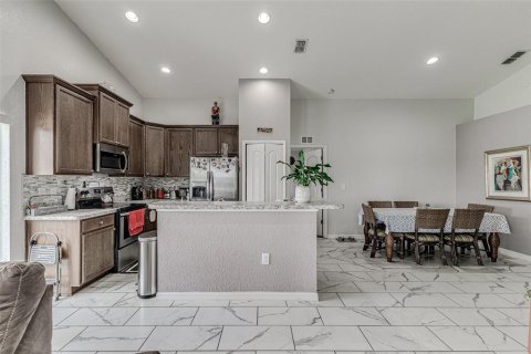 Casa en alquiler en Haines City, Florida, 3 dormitorios, 121.24 m2 № 1362071 - foto 14