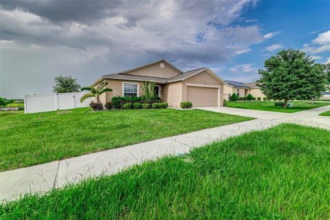 Casa en alquiler en Haines City, Florida, 3 dormitorios, 121.24 m2 № 1362071 - foto 1