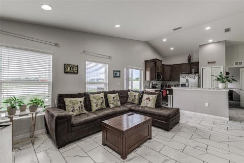 Casa en alquiler en Haines City, Florida, 3 dormitorios, 121.24 m2 № 1362071 - foto 13