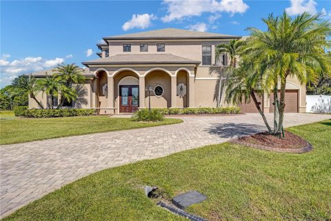 House in Saint Lucie, Florida 6 bedrooms, 389.17 sq.m. № 2100756
