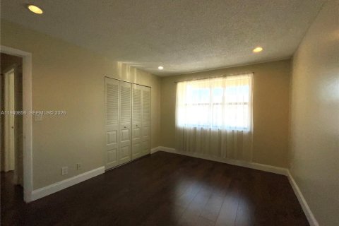 Снять в аренду кондоминиум в Санрайз, Флорида 2 спальни, 70.61м2, № 2005576 - фото 10