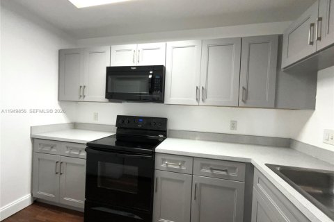 Снять в аренду кондоминиум в Санрайз, Флорида 2 спальни, 70.61м2, № 2005576 - фото 6