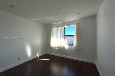 Снять в аренду кондоминиум в Санрайз, Флорида 2 спальни, 70.61м2, № 2005576 - фото 7