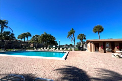 Снять в аренду кондоминиум в Санрайз, Флорида 2 спальни, 70.61м2, № 2005576 - фото 17