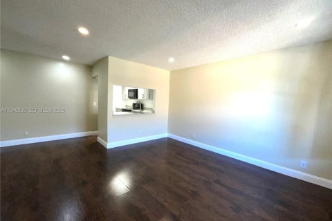 Кондоминиум с 2 спальнями в Санрайз, Флорида № 2005576