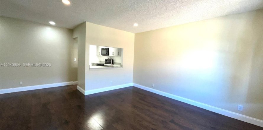 Кондоминиум с 2 спальнями в Санрайз, Флорида № 2005576