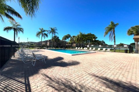 Снять в аренду кондоминиум в Санрайз, Флорида 2 спальни, 70.61м2, № 2005576 - фото 16