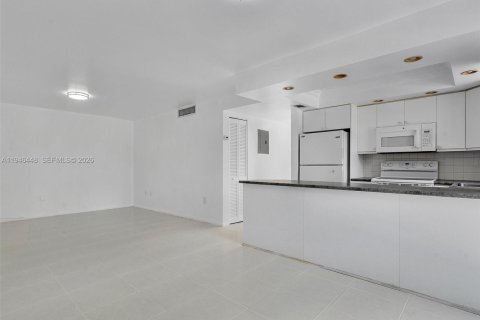 Copropriété à louer à Sunny Isles Beach, Floride: 2 chambres, 92.53 m2 № 2002774 - photo 20