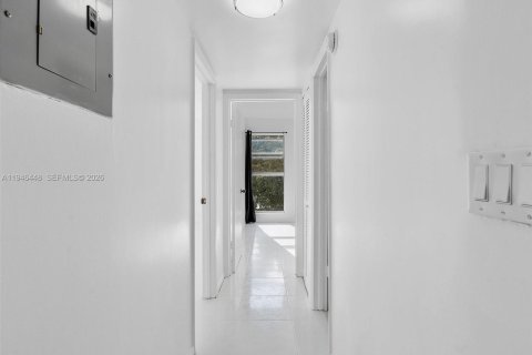 Condo in Sunny Isles Beach, Florida, 2 bedrooms  № 2002774 - photo 1