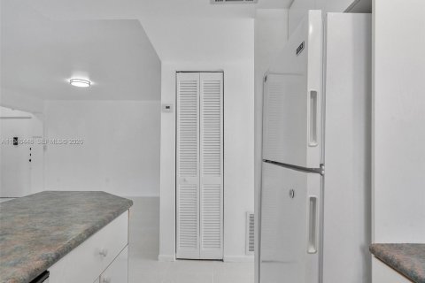 Copropriété à louer à Sunny Isles Beach, Floride: 2 chambres, 92.53 m2 № 2002774 - photo 30