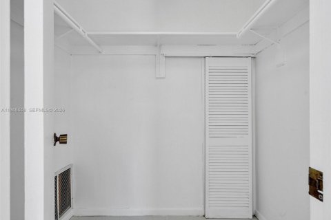 Condo in Sunny Isles Beach, Florida, 2 bedrooms  № 2002774 - photo 10