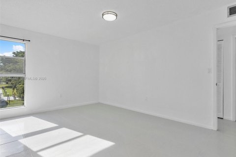 Condo in Sunny Isles Beach, Florida, 2 bedrooms  № 2002774 - photo 4