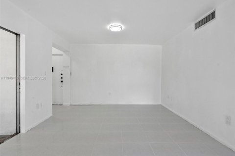 Copropriété à louer à Sunny Isles Beach, Floride: 2 chambres, 92.53 m2 № 2002774 - photo 23