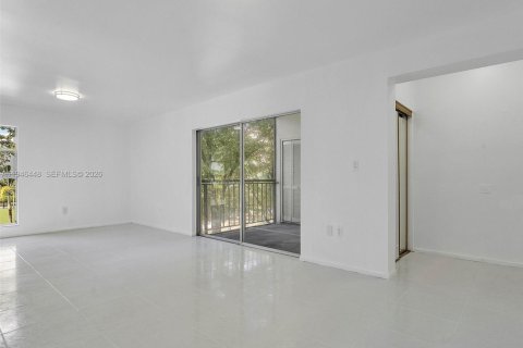 Copropriété à louer à Sunny Isles Beach, Floride: 2 chambres, 92.53 m2 № 2002774 - photo 19