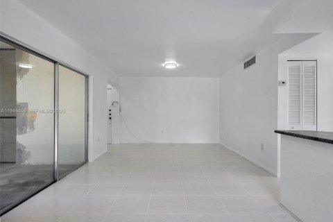 Copropriété à louer à Sunny Isles Beach, Floride: 2 chambres, 92.53 m2 № 2002774 - photo 21