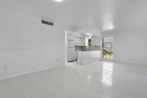 Copropriété à louer à Sunny Isles Beach, Floride: 2 chambres, 92.53 m2 № 2002774 - photo 16