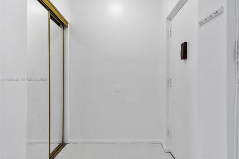 Copropriété à louer à Sunny Isles Beach, Floride: 2 chambres, 92.53 m2 № 2002774 - photo 24