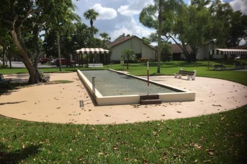 Condo in Lake Worth, Florida, 2 bedrooms  № 701760 - photo 1
