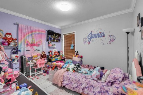 House in Hialeah, Florida 3 bedrooms, 129.88 sq.m. № 2030588 - photo 14