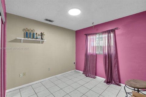 House in Hialeah, Florida 3 bedrooms, 129.88 sq.m. № 2030588 - photo 18