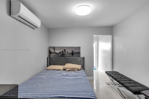 House in Hialeah, Florida 3 bedrooms, 129.88 sq.m. № 2030588 - photo 21