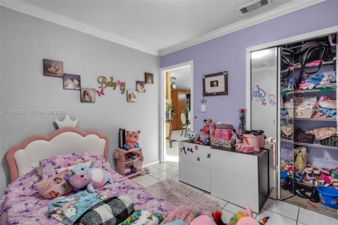 House in Hialeah, Florida 3 bedrooms, 129.88 sq.m. № 2030588 - photo 15