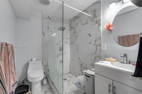 House in Hialeah, Florida 3 bedrooms, 129.88 sq.m. № 2030588 - photo 22