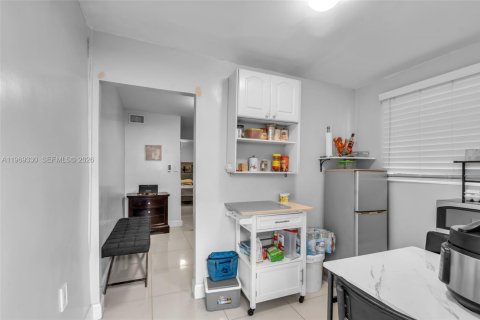 House in Hialeah, Florida 3 bedrooms, 129.88 sq.m. № 2030588 - photo 19