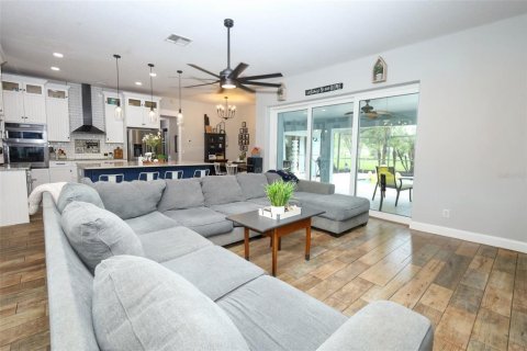 House in Oviedo, Florida 5 bedrooms, 240.9 sq.m. № 2149378 - photo 8