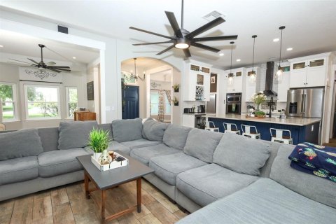 House in Oviedo, Florida 5 bedrooms, 240.9 sq.m. № 2149378 - photo 9