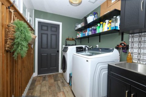 House in Oviedo, Florida 5 bedrooms, 240.9 sq.m. № 2149378 - photo 24