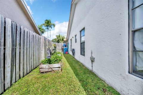 House in Sunrise, Florida 3 bedrooms № 1951518 - photo 28