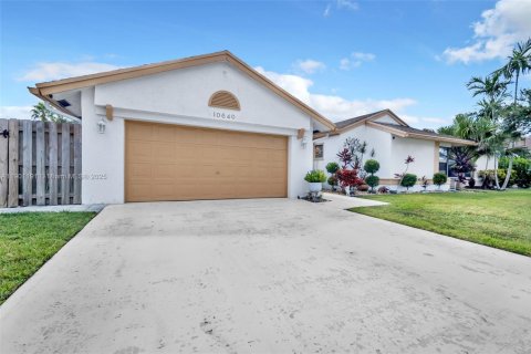 House in Sunrise, Florida 3 bedrooms № 1951518 - photo 2