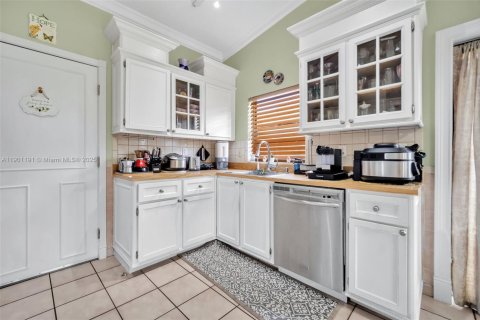 House in Sunrise, Florida 3 bedrooms № 1951518 - photo 9