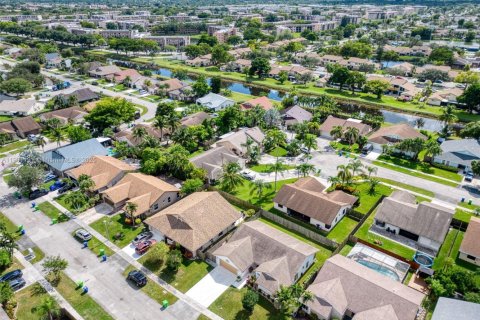 House in Sunrise, Florida 3 bedrooms № 1951518 - photo 30