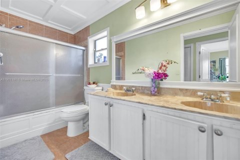 House in Sunrise, Florida 3 bedrooms № 1951518 - photo 13