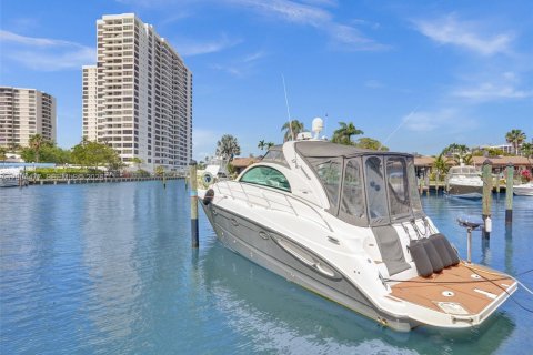 House in Hallandale Beach, Florida 2 bedrooms, 156.08 sq.m. № 2068994 - photo 6