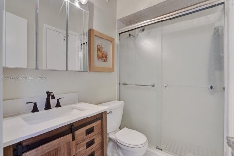 House in Hallandale Beach, Florida 2 bedrooms, 156.08 sq.m. № 2068994 - photo 30