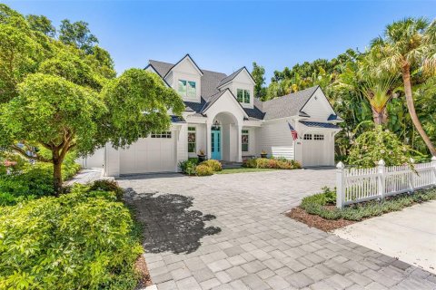 House in Sarasota, Florida 4 bedrooms, 270.81 sq.m. № 2302933
