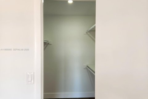 Condominio en alquiler en Miami, Florida, 2 dormitorios, 78.04 m2 № 2010796 - foto 14