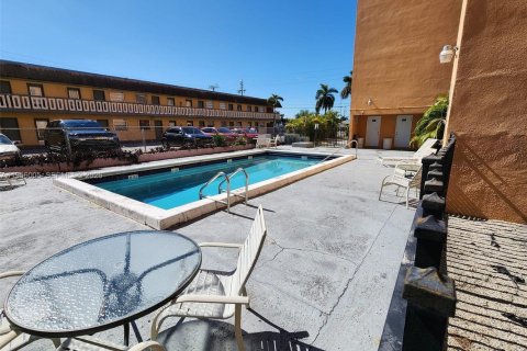 Condominio en alquiler en Miami, Florida, 2 dormitorios, 78.04 m2 № 2010796 - foto 23