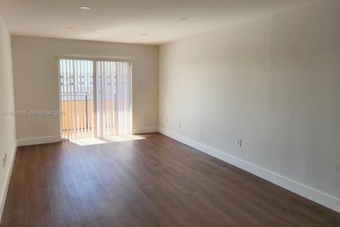 Condominio en alquiler en Miami, Florida, 2 dormitorios, 78.04 m2 № 2010796 - foto 5
