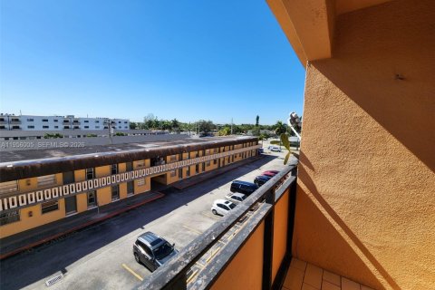 Condominio en alquiler en Miami, Florida, 2 dormitorios, 78.04 m2 № 2010796 - foto 20