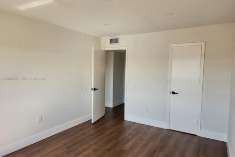 Condominio en alquiler en Miami, Florida, 2 dormitorios, 78.04 m2 № 2010796 - foto 11