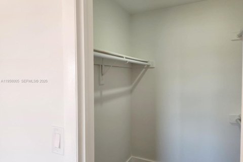 Condominio en alquiler en Miami, Florida, 2 dormitorios, 78.04 m2 № 2010796 - foto 18